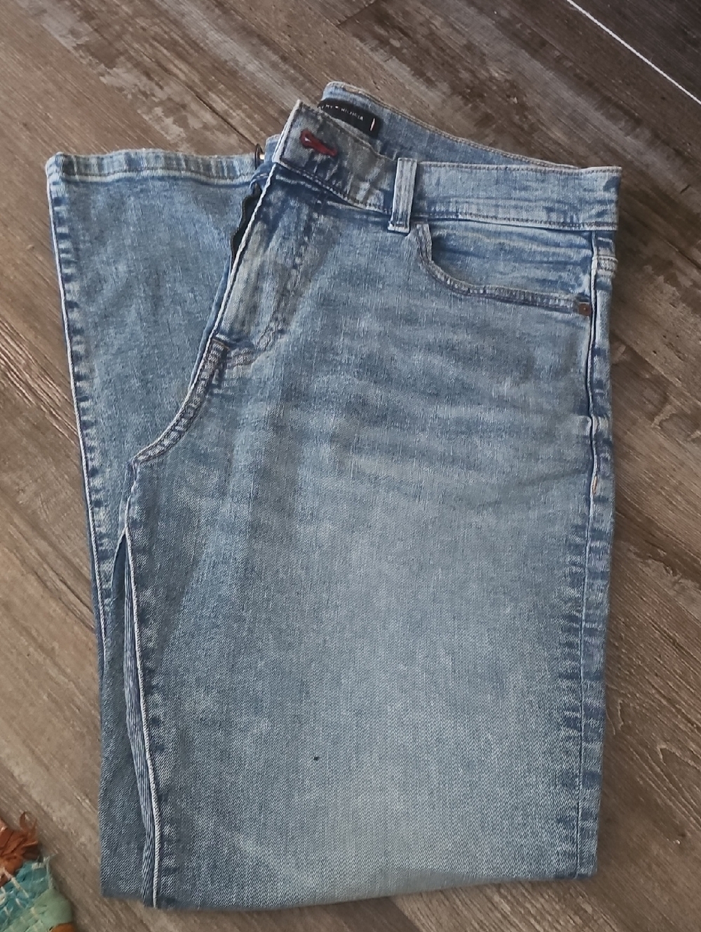 Tommy Hilfiger Men's Light Wash Straight Jeans